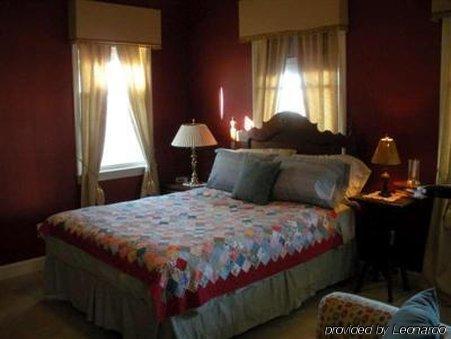 Haynes Bed And Breakfast Гринсборо Номер фото