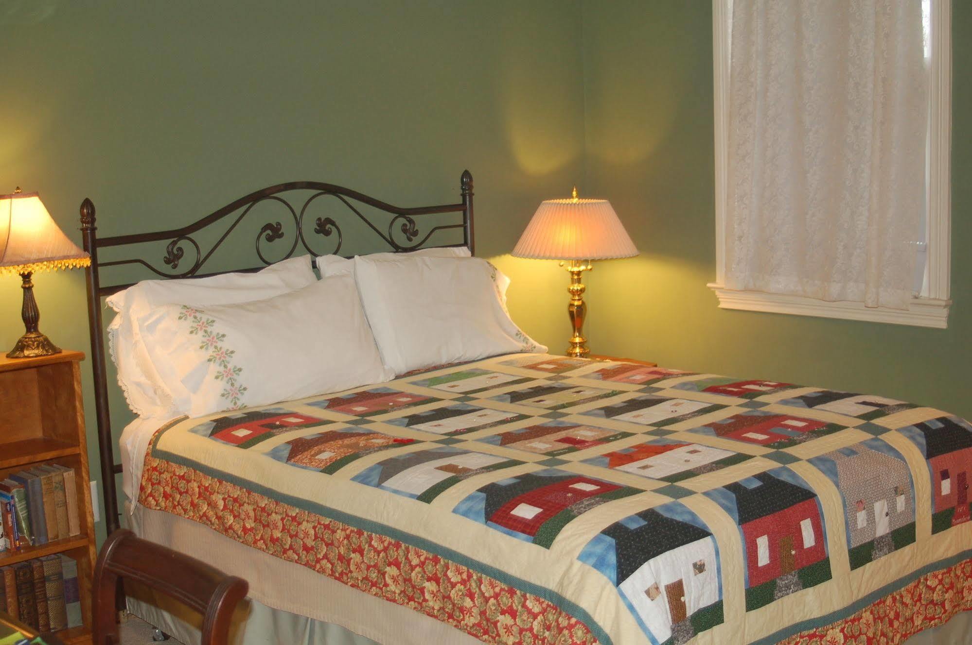 Haynes Bed And Breakfast Гринсборо Экстерьер фото